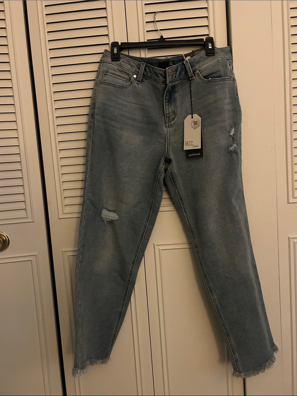 1822 Denim Light Blue Cropped Distressed Jeans size 12 tags still on brand new